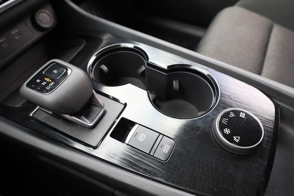 Nissan Rogue Vehicle Image 15