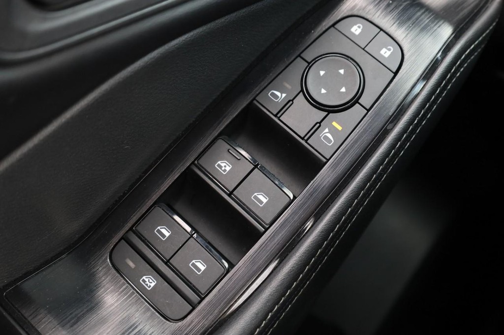 Nissan Rogue Vehicle Image 17