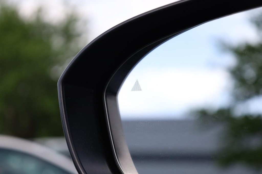 Nissan Rogue Vehicle Image 19