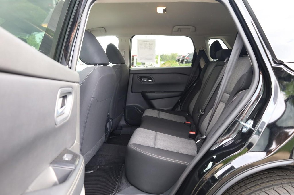 Nissan Rogue Vehicle Image 20