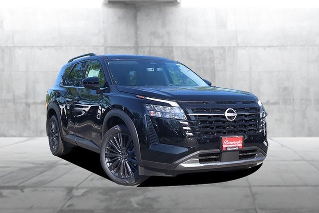 Nissan Pathfinder Vehicle Image 02