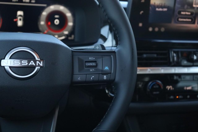 Nissan Pathfinder Vehicle Image 09