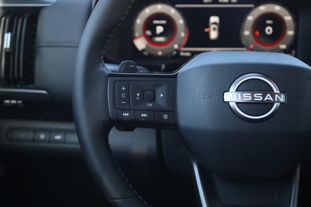 Nissan Pathfinder Vehicle Image 10