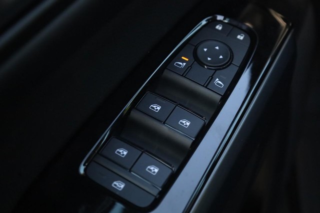 Nissan Pathfinder Vehicle Image 11