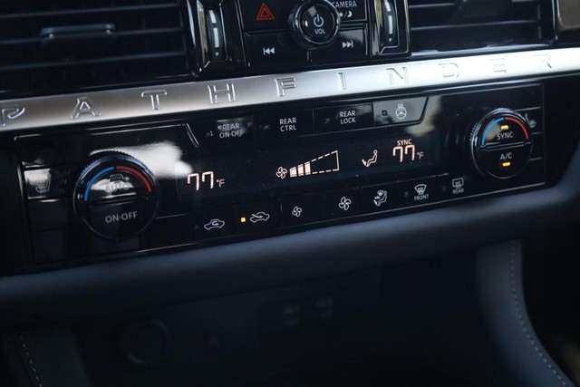 Nissan Pathfinder Vehicle Image 16