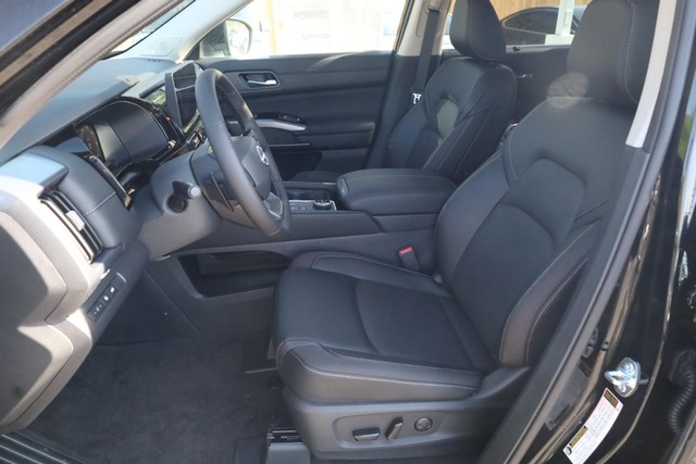 Nissan Pathfinder Vehicle Image 19