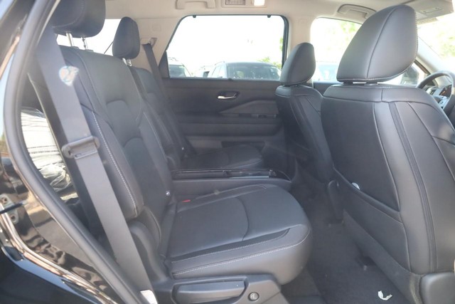 Nissan Pathfinder Vehicle Image 21