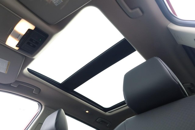 Nissan Rogue Vehicle Image 09