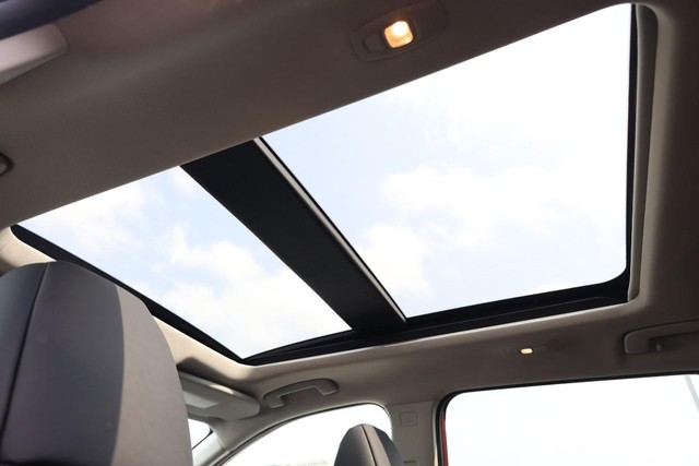 Nissan Rogue Vehicle Image 10