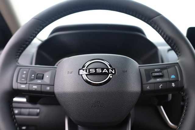Nissan Rogue Vehicle Image 11