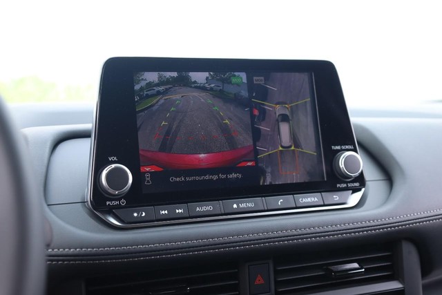 Nissan Rogue Vehicle Image 14