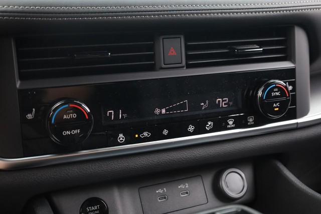 Nissan Rogue Vehicle Image 15