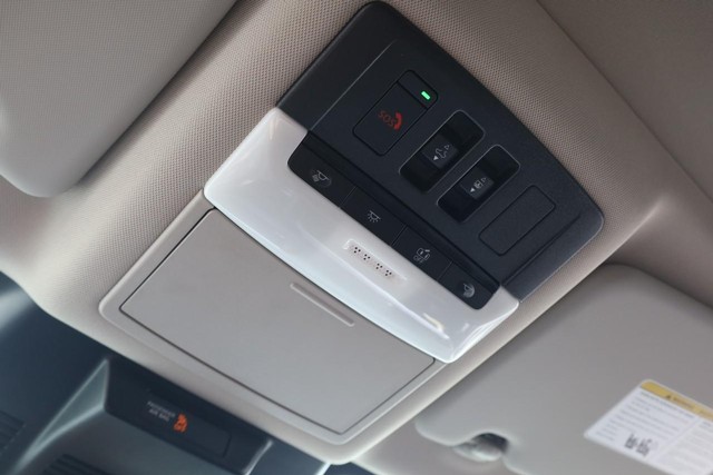 Nissan Rogue Vehicle Image 18