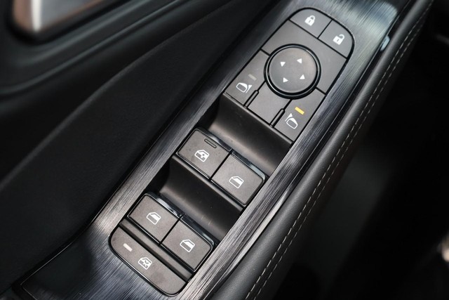 Nissan Rogue Vehicle Image 19