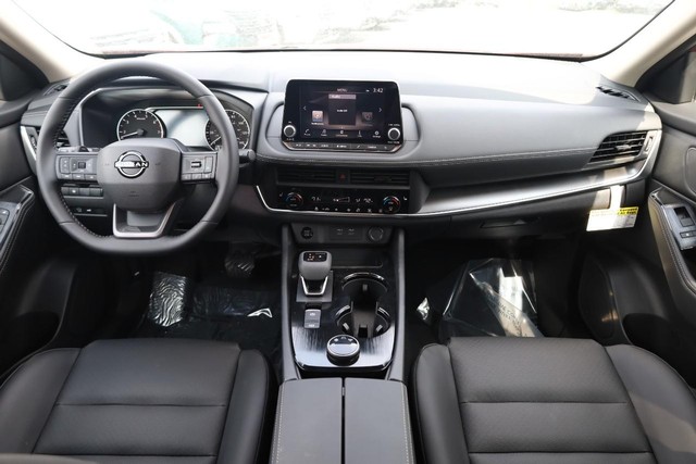 Nissan Rogue Vehicle Image 24