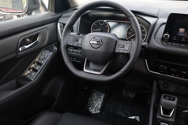 Nissan Rogue Vehicle Image 25