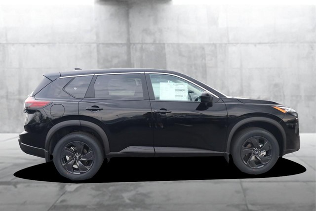 Nissan Rogue Vehicle Image 05