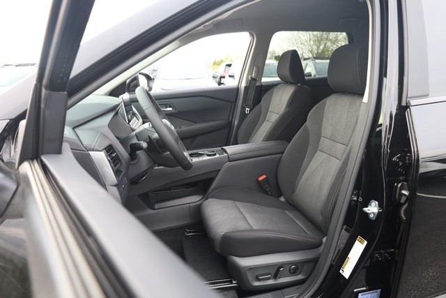 Nissan Rogue Vehicle Image 08
