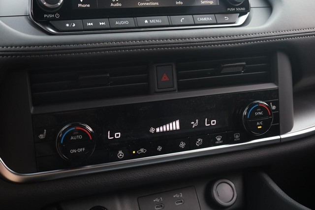 Nissan Rogue Vehicle Image 13