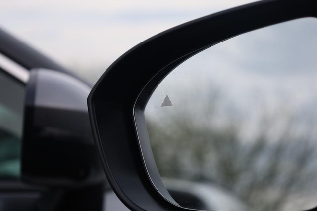 Nissan Rogue Vehicle Image 19