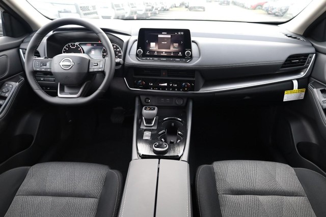 Nissan Rogue Vehicle Image 22