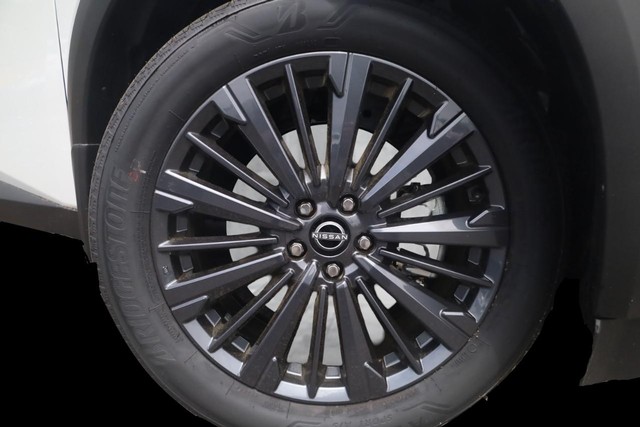 Nissan Pathfinder Vehicle Full-screen Gallery Image 3