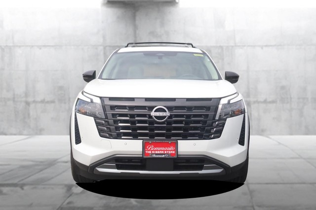 Nissan Pathfinder Vehicle Full-screen Gallery Image 4