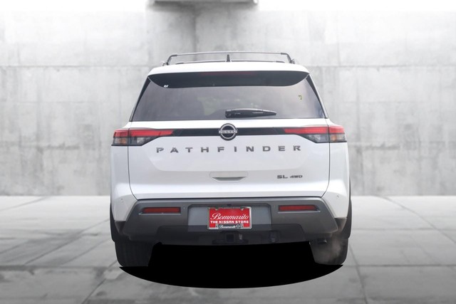 Nissan Pathfinder Vehicle Full-screen Gallery Image 6