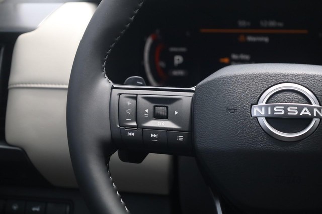 Nissan Pathfinder Vehicle Full-screen Gallery Image 10