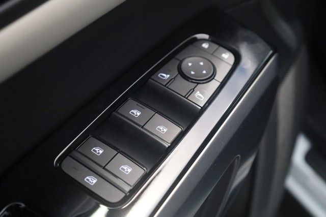 Nissan Pathfinder Vehicle Full-screen Gallery Image 11