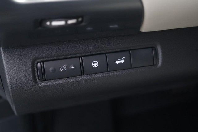 Nissan Pathfinder Vehicle Full-screen Gallery Image 12