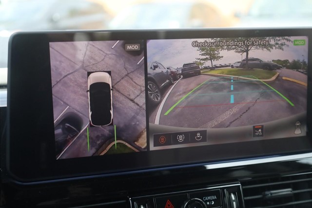 Nissan Pathfinder Vehicle Full-screen Gallery Image 15