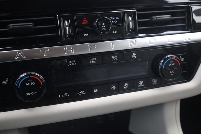 Nissan Pathfinder Vehicle Full-screen Gallery Image 16