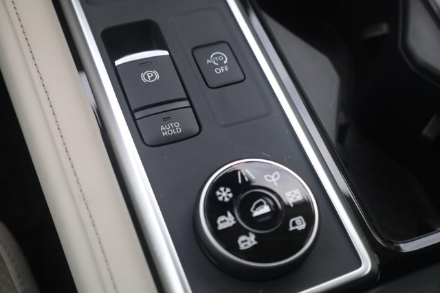Nissan Pathfinder Vehicle Full-screen Gallery Image 18