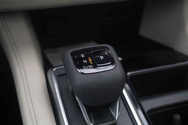 Nissan Pathfinder Vehicle Full-screen Gallery Image 19