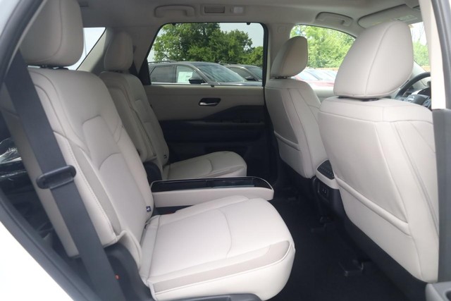 Nissan Pathfinder Vehicle Full-screen Gallery Image 22