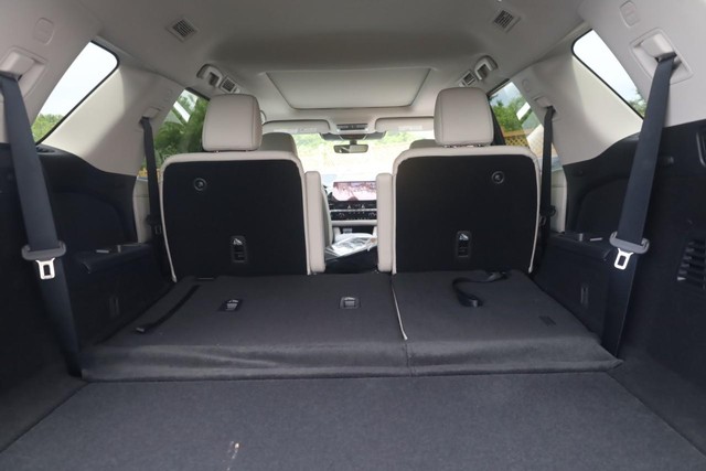 Nissan Pathfinder Vehicle Full-screen Gallery Image 23