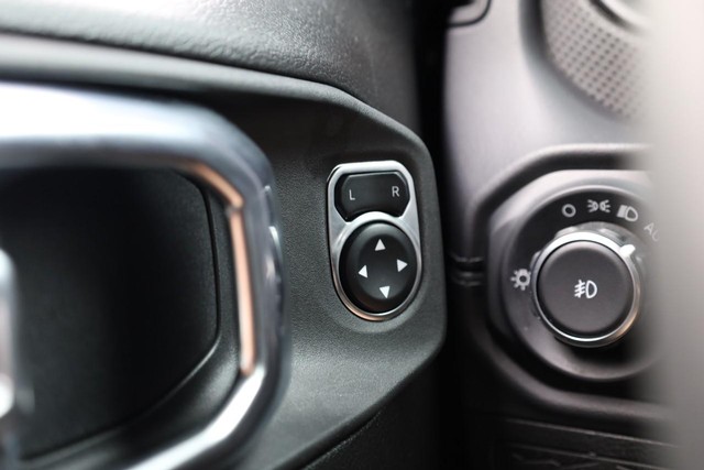 Jeep Wrangler Vehicle Image 18