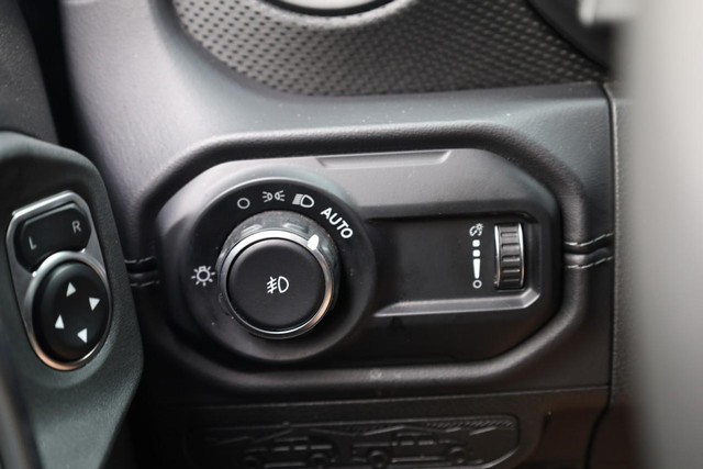 Jeep Wrangler Vehicle Image 19