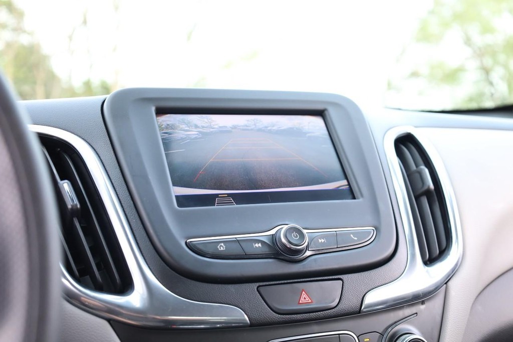 Chevrolet Equinox Vehicle Full-screen Gallery Image 12