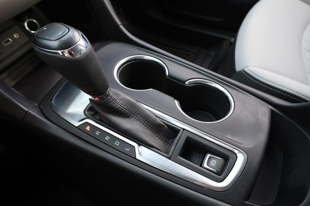 Chevrolet Equinox Vehicle Full-screen Gallery Image 15