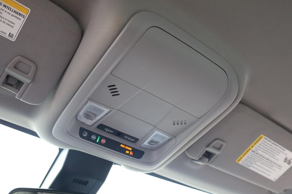 Chevrolet Equinox Vehicle Full-screen Gallery Image 16