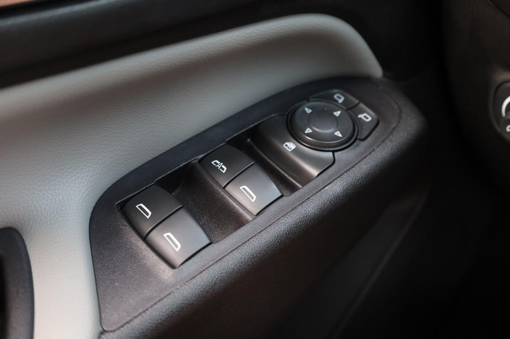 Chevrolet Equinox Vehicle Full-screen Gallery Image 17