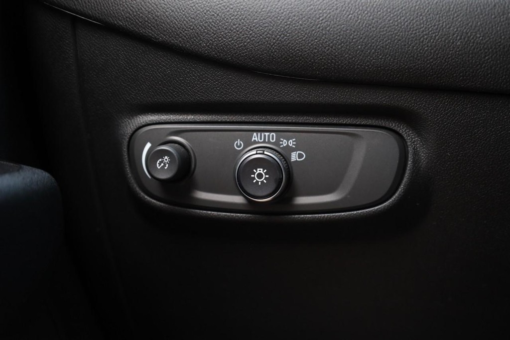 Chevrolet Equinox Vehicle Full-screen Gallery Image 18