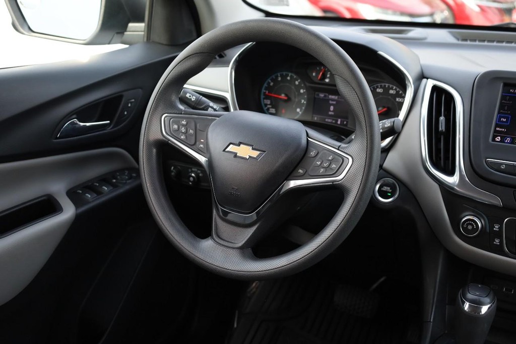 Chevrolet Equinox Vehicle Full-screen Gallery Image 22