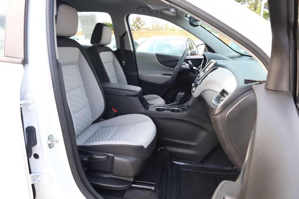 Chevrolet Equinox Vehicle Full-screen Gallery Image 23