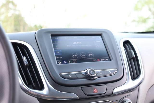 Chevrolet Equinox Vehicle Image 11