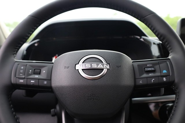 Nissan Pathfinder Vehicle Image 12