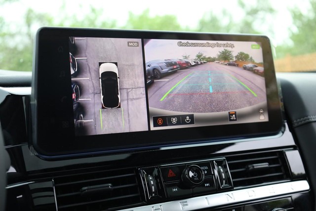 Nissan Pathfinder Vehicle Image 15