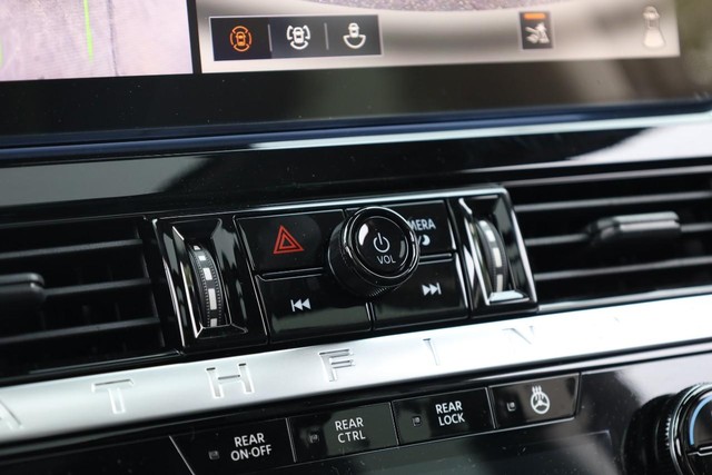 Nissan Pathfinder Vehicle Image 16